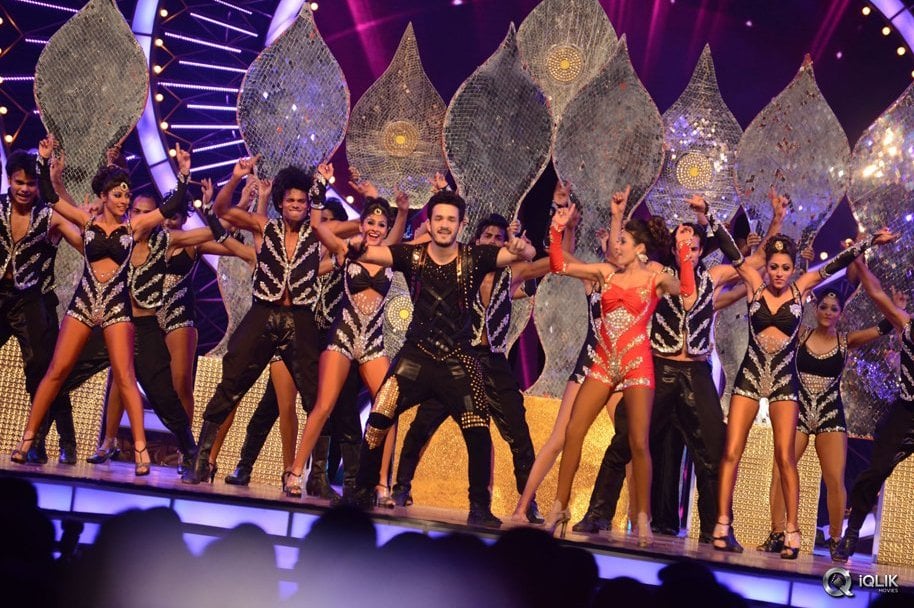 Akhil-Akkineni-Dance-Performance-at-IIFA-Utsavam-2016